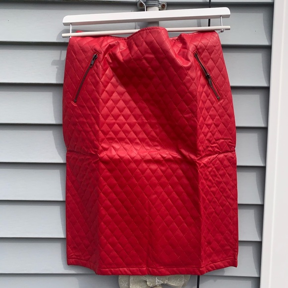 NWT ❤️ GRACIA - Gorgeous Hot Red Quilted Faux Leather Skirt 🔥 Large - Picture 11 of 16